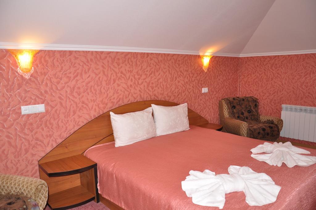 Focus Hotel Chust Zimmer foto