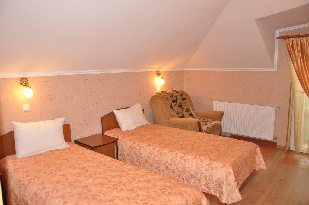 Focus Hotel Chust Zimmer foto