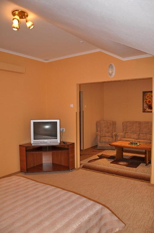 Focus Hotel Chust Exterior foto